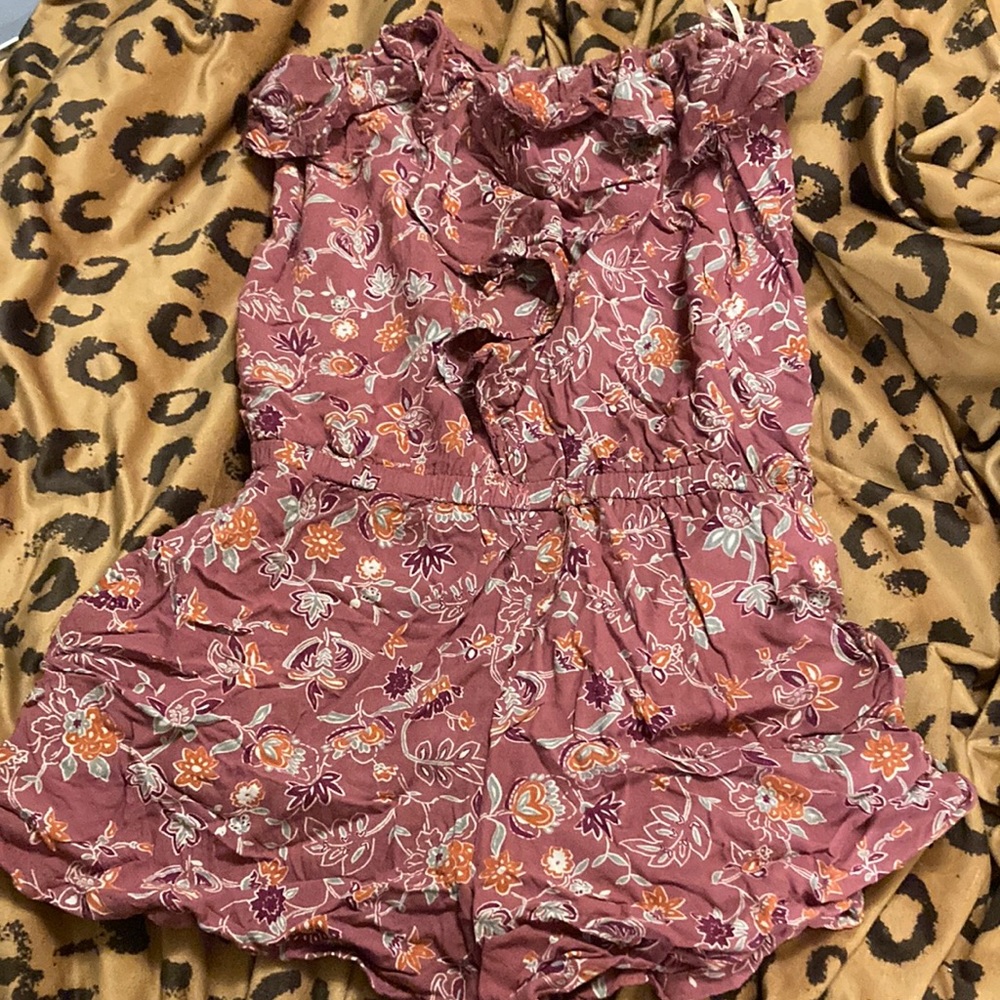 Floral staples ruffle romper